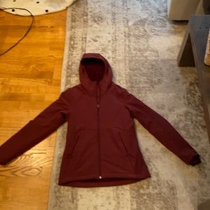 North face soft shell jacket. Super warm. Never worn. Size small